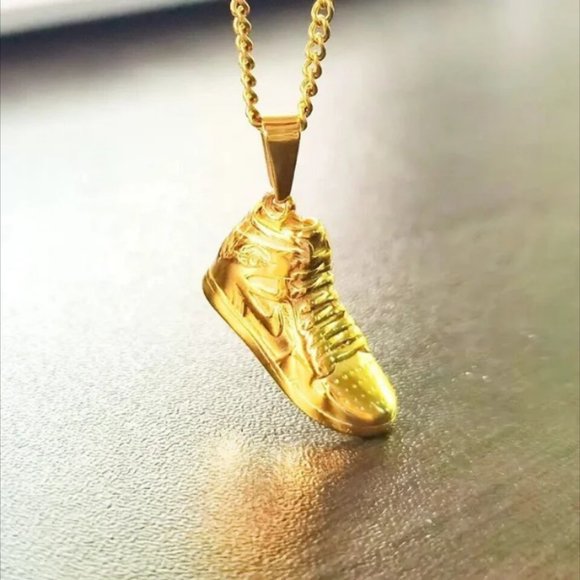 NEW NIKE AIR JORDAN SNEAKER Gold NECKLACE PENDANT‎ 20" STAINLESS STEEL - Picture 1 of 4